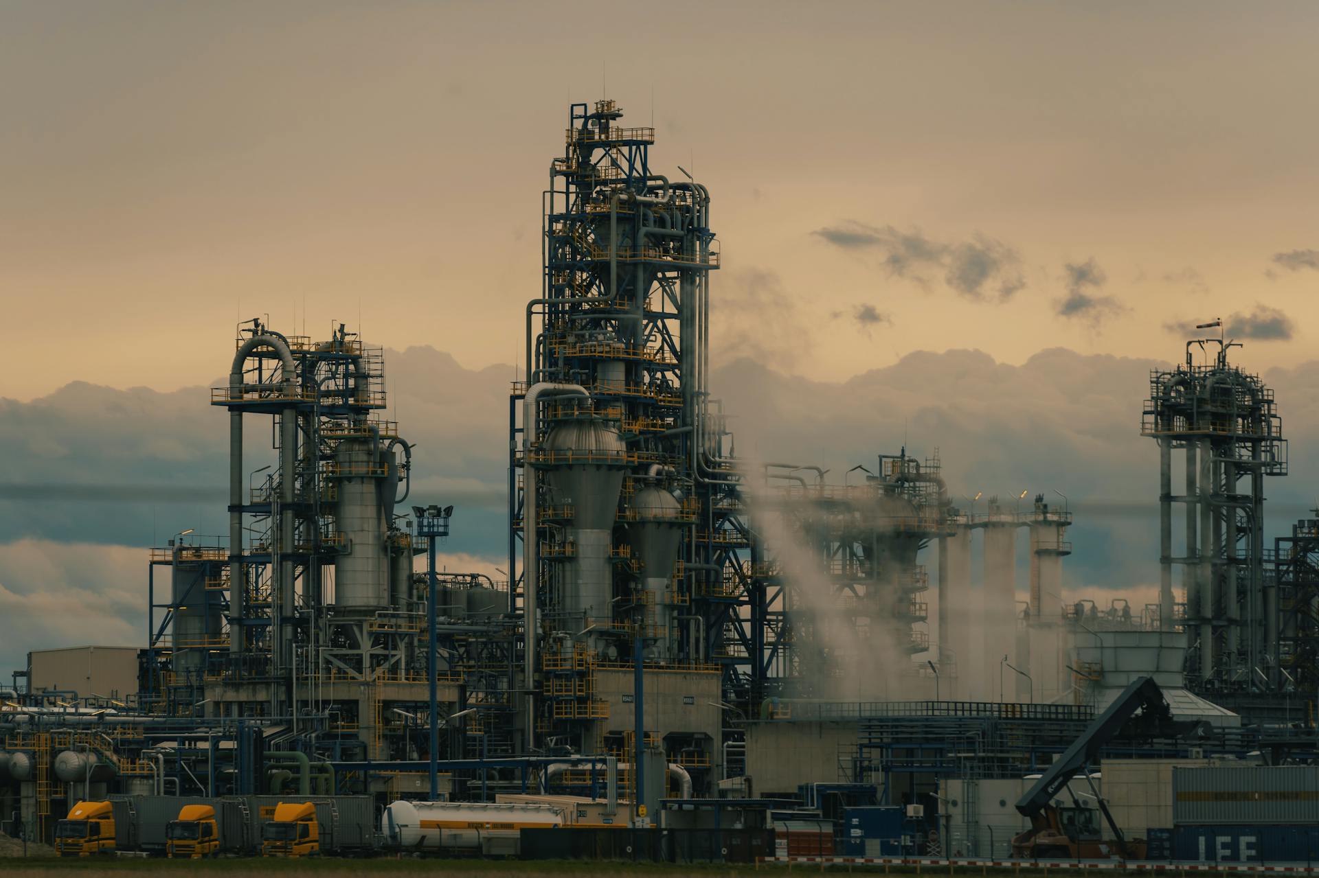 Integrated Oil & Gas Services: One Partner, Multiple Solutions Integrated Oil & Gas Services: One Partner, Multiple Solutions