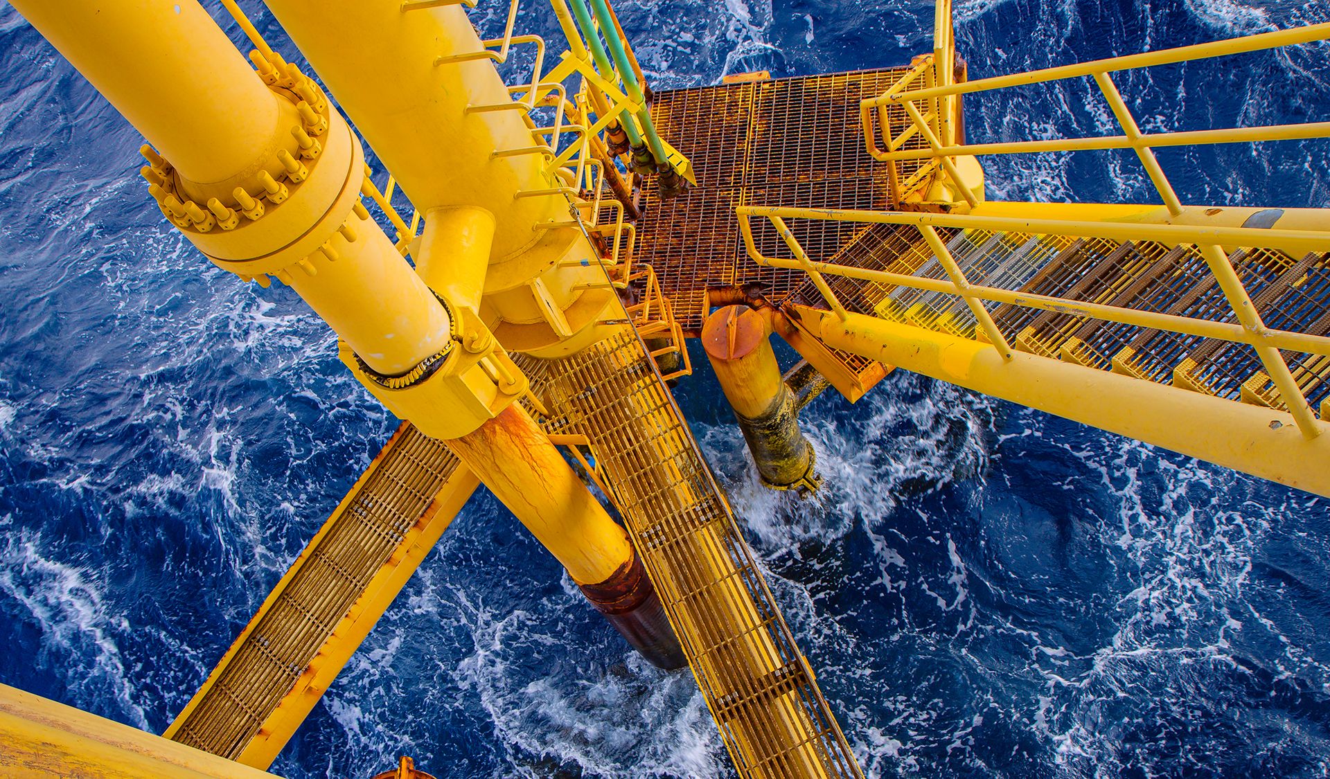 Offshore and Onshore Maintenance: Key Factors for Operational Reliability Offshore and Onshore Maintenance: Key Factors for Operational Reliability